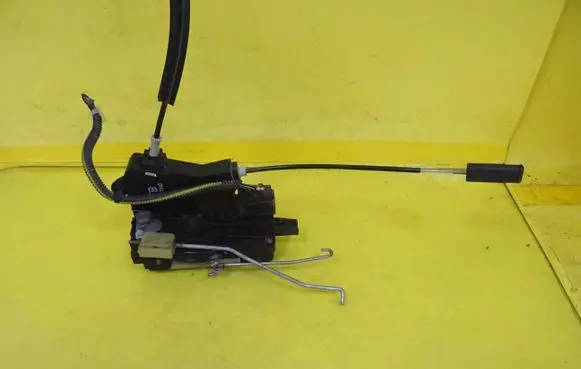 Opel Signum Front door lock 24447340