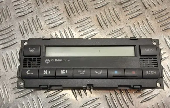 Volkswagen PASSAT B5.5 Climate control unit 5HB008139
