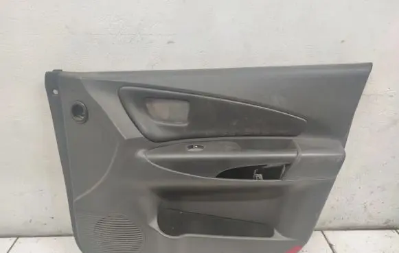 Hyundai Tucson JM Front door card panel trim 823202E000