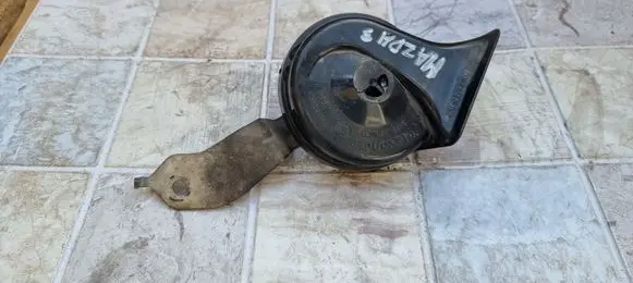 Mazda 3 I Horn signal E20092018