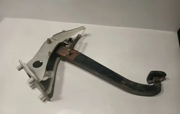 Toyota Land Cruiser (BJ70) Brake pedal
