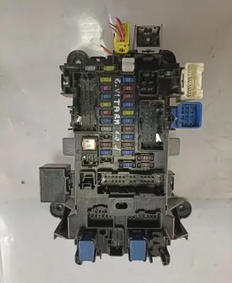 Suzuki Grand Vitara II Fuse module 00286F10 3861084F21