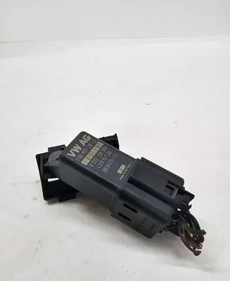 Volkswagen Tiguan Glow plug pre-heat relay 038907281D 4055708 0522120504
