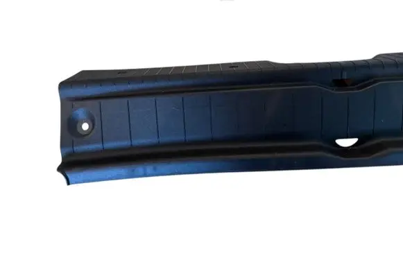 Trunk/boot sill cover protection