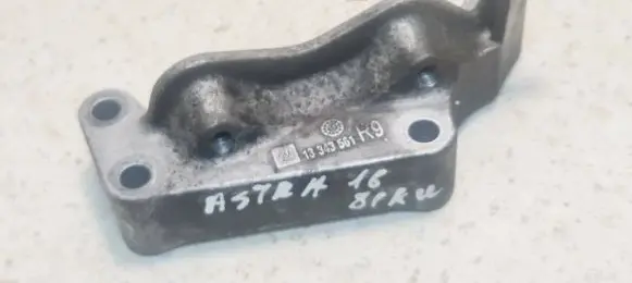 Opel Astra J Engine mounting bracket 13343561