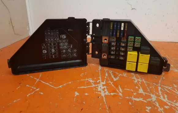 Land Rover Freelander Fuse box set YQE103520