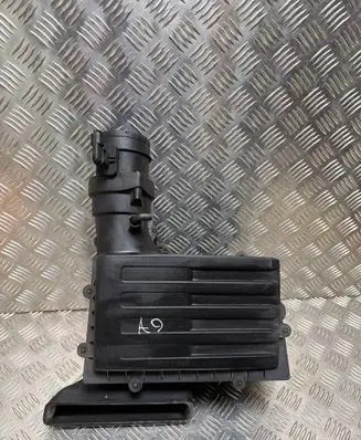 Volkswagen PASSAT B8 Air filter box 5Q0129607AF 5Q0129601AH
