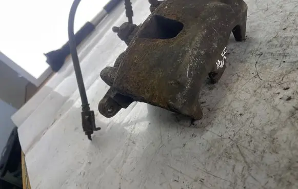 Jeep Grand Cherokee (WK) Front brake caliper