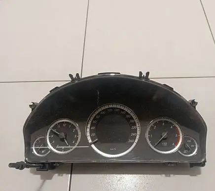 Mercedes-Benz E W212 Speedometer (instrument cluster) A2C53279093 A2129004104