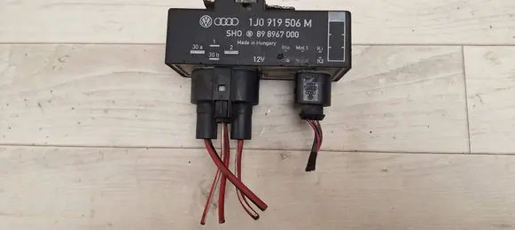 Skoda Fabia Mk1 (6Y) Coolant fan relay 1J0919506M 898967000