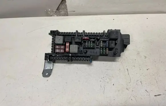Mercedes-Benz C W204 Fuse module 1670658