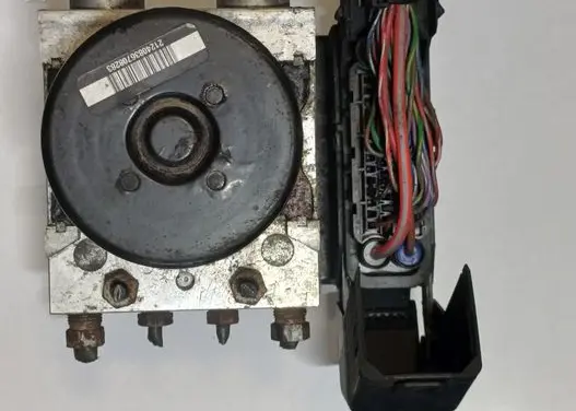 Mercedes-Benz C W204 ABS Pump A2045455432 A2044312512