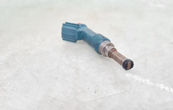 Toyota Prius (XW30) Fuel injector 2325037020