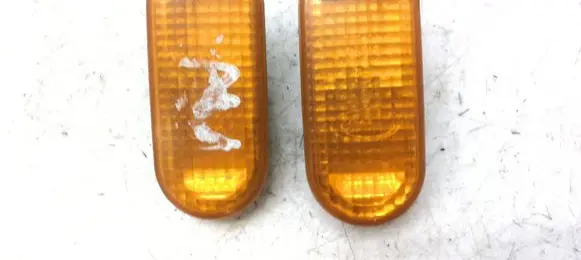 Front fender indicator light