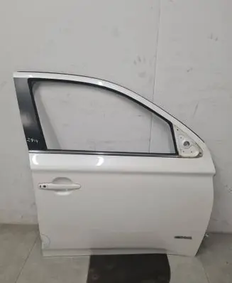 Mitsubishi Outlander Front door