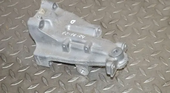 Engine mounting bracket