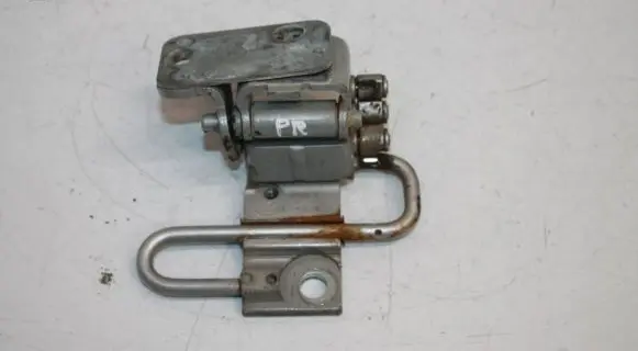 Audi A3 S3 8P Front door lower hinge 8E0831411E EDS2407