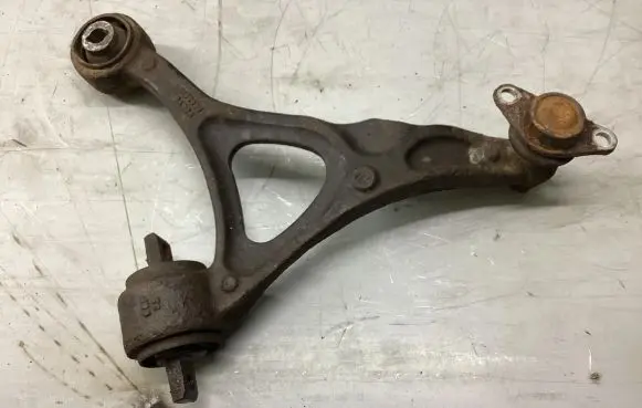 Volvo XC90 Front lower control arm/wishbone