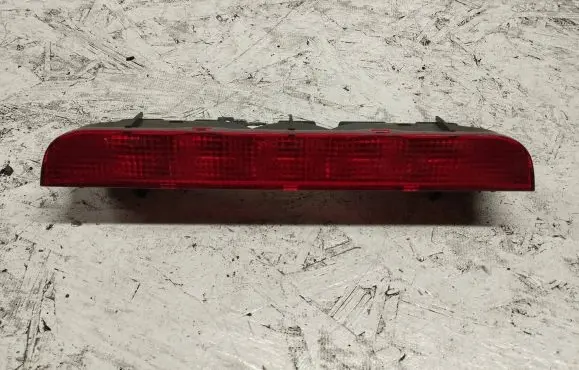 Nissan X-Trail T30 Third/center stoplight P1842