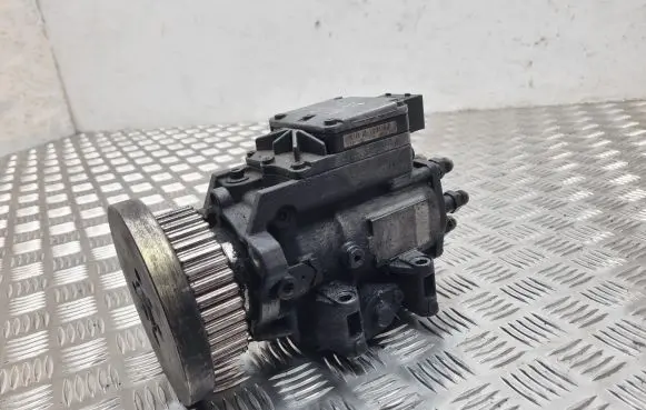 Audi A6 S6 C5 4B Fuel injection high pressure pump 059130106J