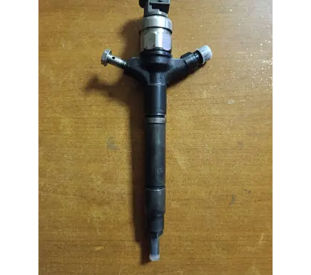 Toyota Corolla Verso AR10 Fuel injector 236700r020