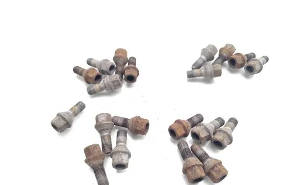 Opel Combo E Nuts/bolts 