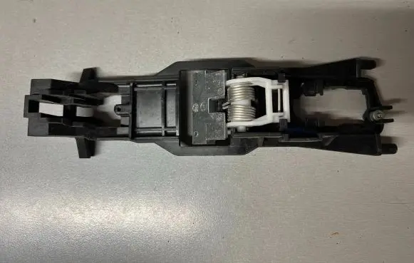 Mercedes-Benz C W203 Front door exterior handle/bracket 