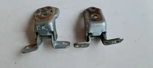 Mazda 5 Front door upper hinge