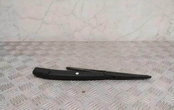Nissan Juke I F15 Rear wiper blade arm 80019327