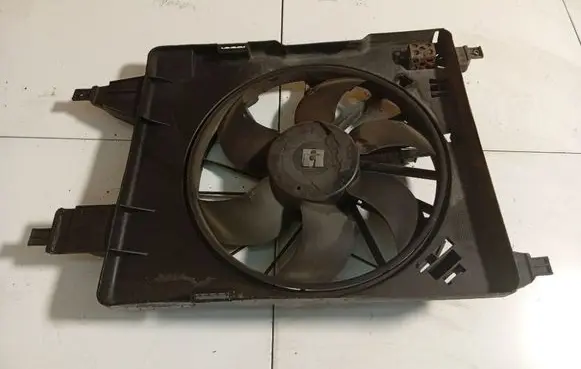 Renault Scenic II - Grand scenic II Radiator cooling fan shroud 8200151465