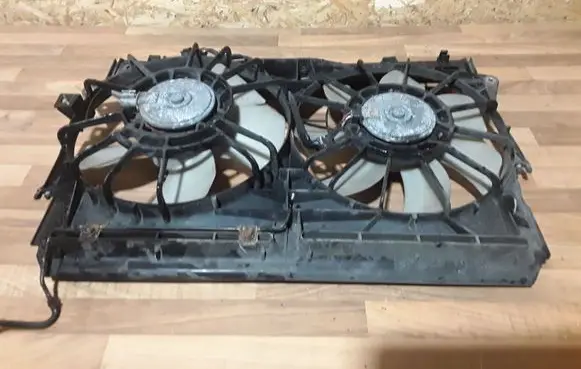 Toyota Corolla Verso AR10 Fan set 4227500310