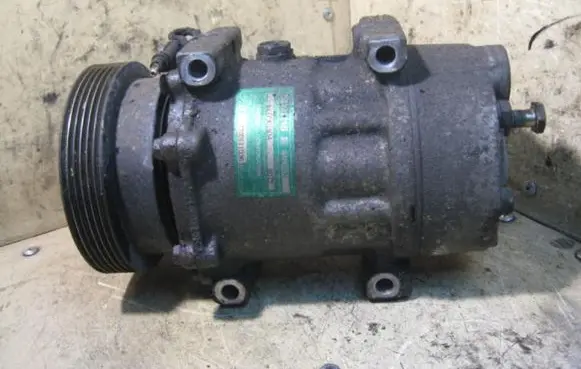 Renault Laguna I Air conditioning (A/C) compressor (pump) 77001110366177901934