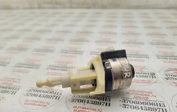 Volkswagen Touareg I Headlight level adjustment motor 89022080