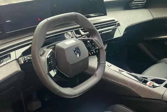 Peugeot 5008 III Front driver seat 