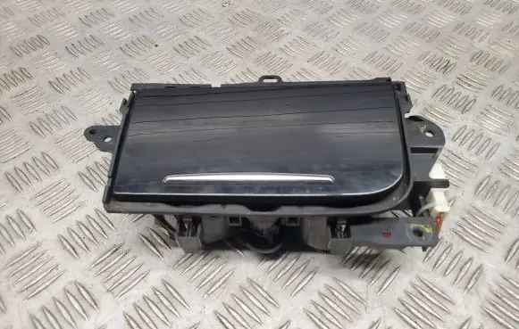 Cup holder front
