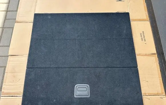Trunk/boot floor carpet liner