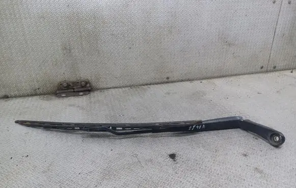 Windshield/front glass wiper blade