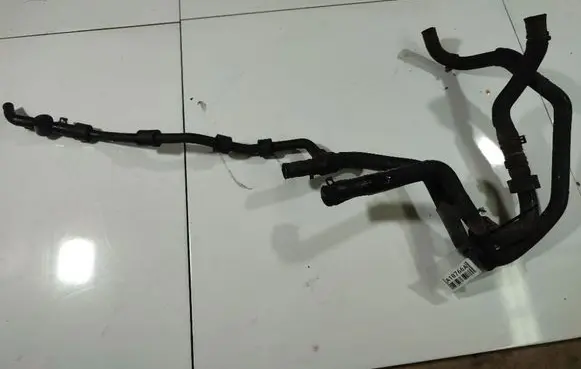 Volkswagen Touareg I Engine coolant pipe/hose