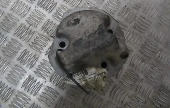 Peugeot 307 Engine mounting bracket 9638557080