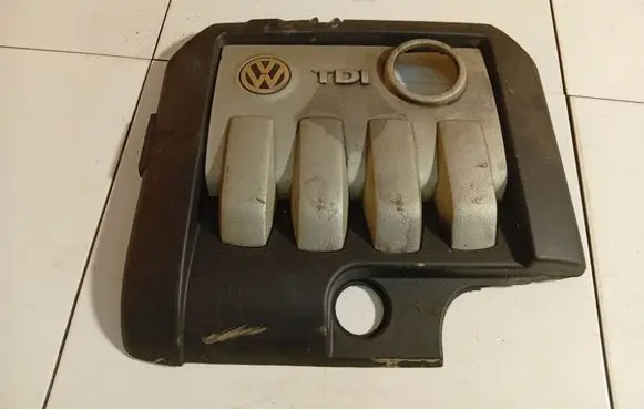 Volkswagen PASSAT B6 Engine cover (trim) 03G103925BL