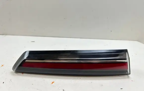 Opel Mokka B Tailgate rear/tail lights 9833944480