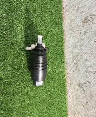 BMW 3 G20 G21 Windscreen/windshield washer pump 7388349