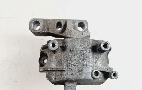 Volkswagen PASSAT B7 Engine mount bracket 1K0199262C 1K0199262CN