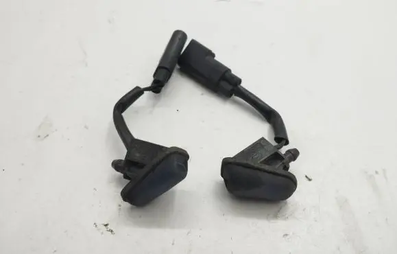 Windshield washer spray nozzle