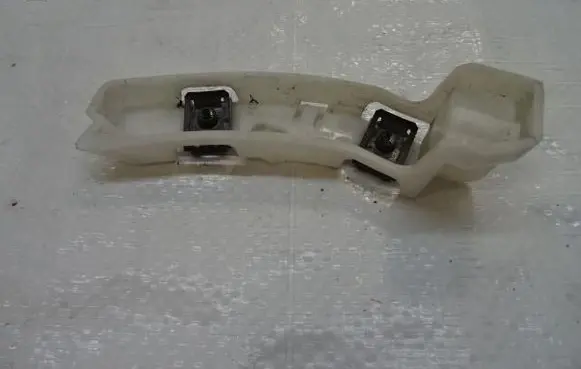 Peugeot 208 Front bumper mounting bracket 9673270180