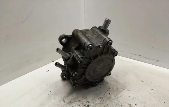 Audi A4 S4 B7 8E 8H Vacuum pump 03G145209C