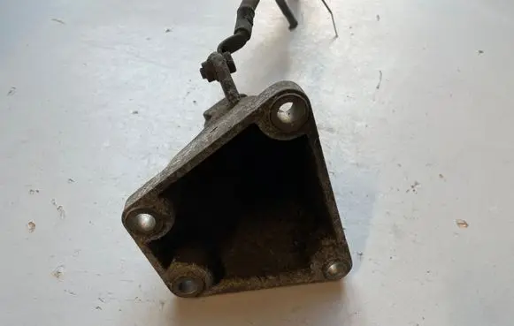Audi A4 S4 B5 8D Engine mounting bracket 4B0199308