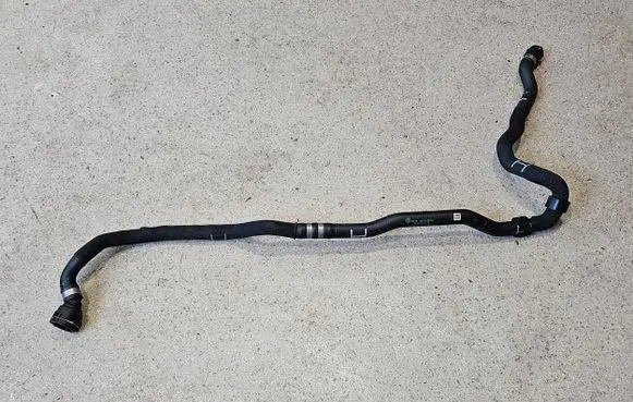 BMW X4M F98 Engine coolant pipe/hose 8073055
