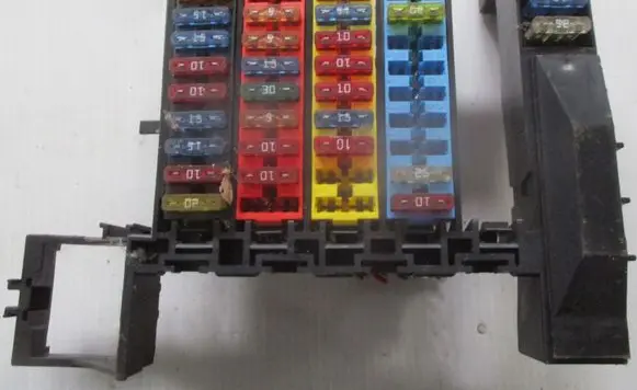 Audi A8 S8 D2 4D Fuse module 4D0941824