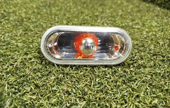 Front fender indicator light